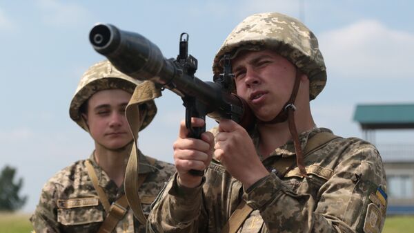 Военнослужащие вооруженных сил Украины во время военных учений на Яворовском полигоне во Львовской области