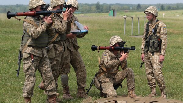 Военнослужащие вооруженных сил Украины во время военных учений на Яворовском полигоне во Львовской области