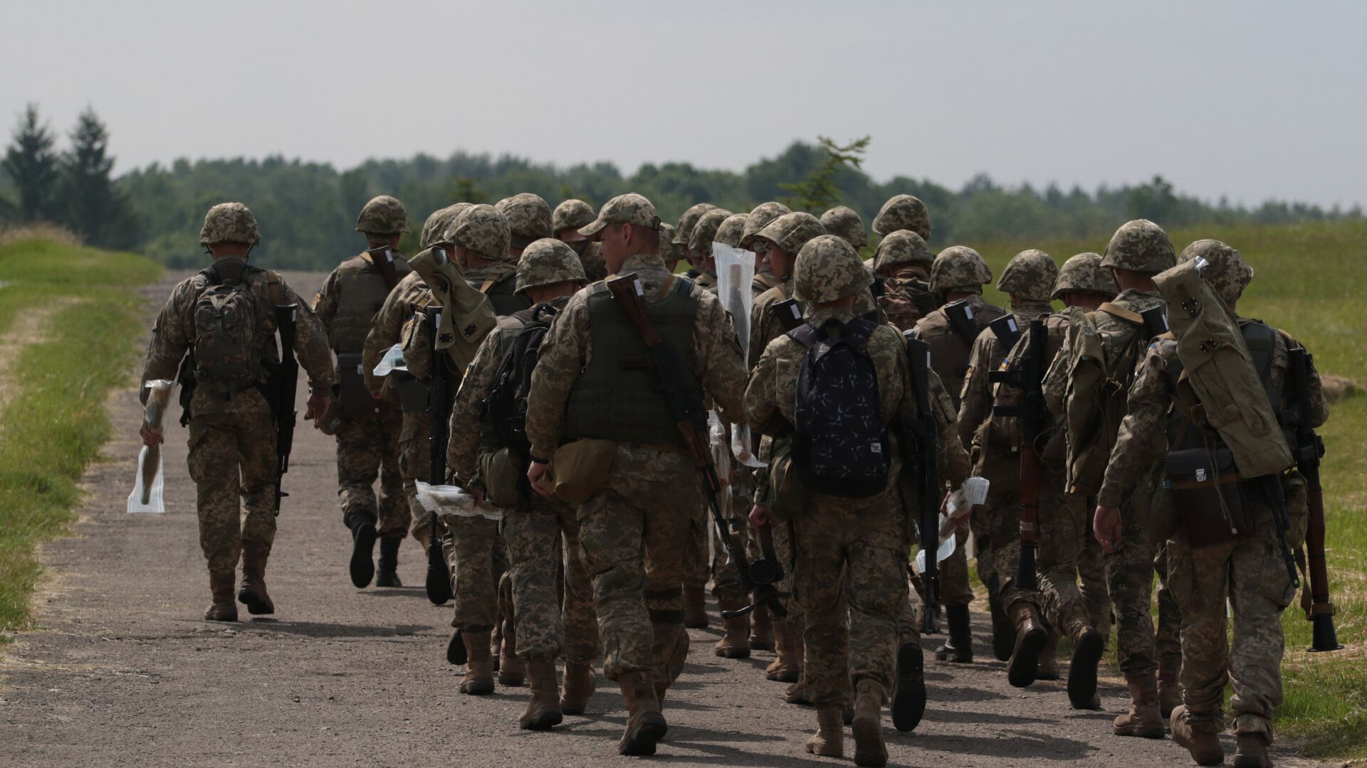 Военнослужащие вооруженных сил Украины во время военных учений на Яворовском полигоне во Львовской области - РИА Новости, 1920, 25.09.2022