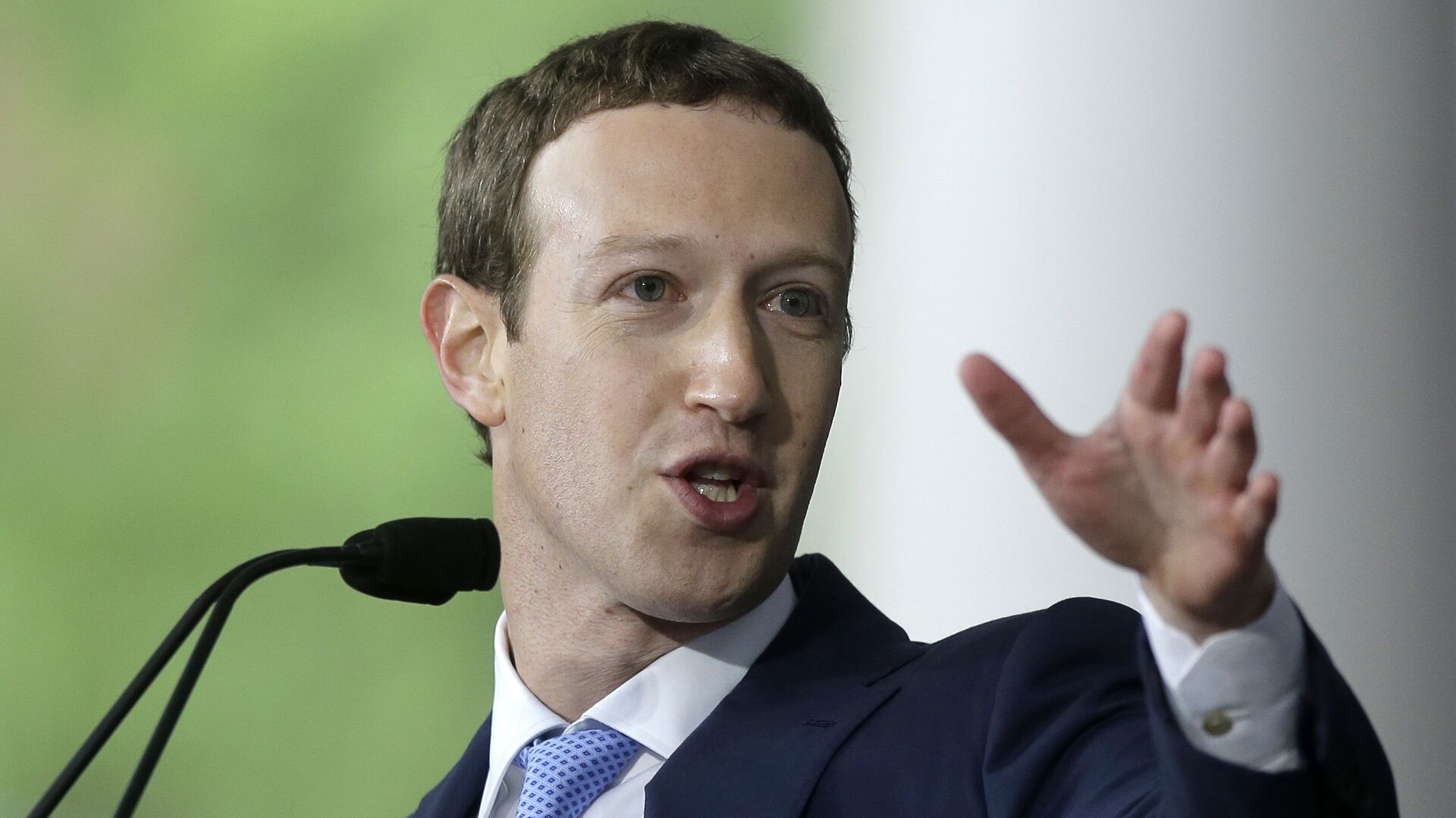 Дело Цукерберга: как глава Facebook создал "рай домогательств"