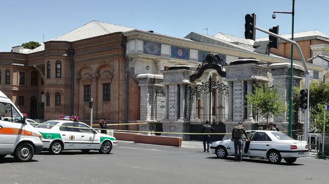 Автомобили скорой помощи и полиции в Иране. Архивное фото