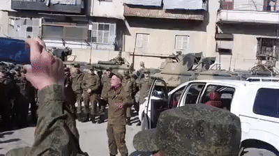 Российский солдат прочитал рэп на улице одного из городов Сирии