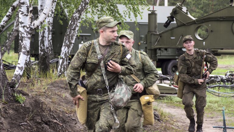 Военнослужащие во время двусторонних учений войск ПВО и авиации Западного военного округа