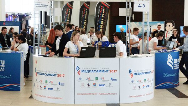 Стойка регистрации участников Дальневосточного медиасаммита 2017 во Владивостоке