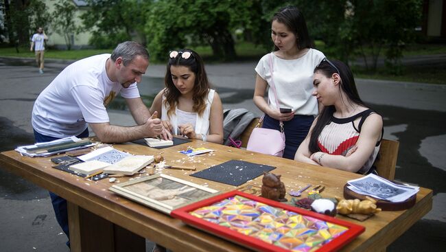 На мастер-классе в Парке ремесел на ВДНХ. Архивное фото