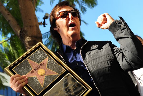 Пол Маккартни получает именную звезду на Голливудской Аллее славы. 2012 год 