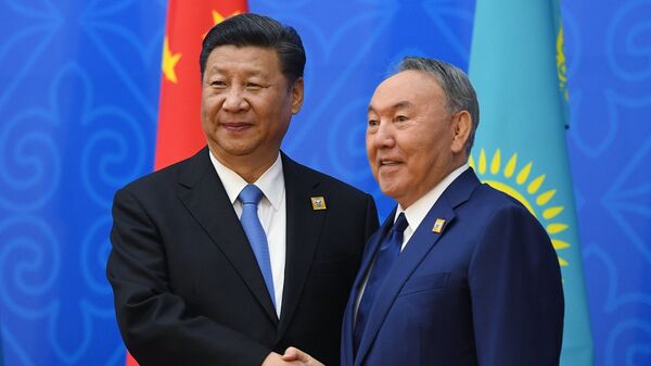 Председатель КНР Си Цзиньпин и президент Казахстана Нурсултан Назарбаев перед заседанием совета глав государств - членов ШОС. 9 июня 2017