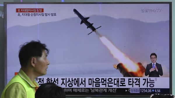 Кадры запуска крылатых ракет в Северной Корее на железнодорожной станции в Сеуле. 9 июня 2017