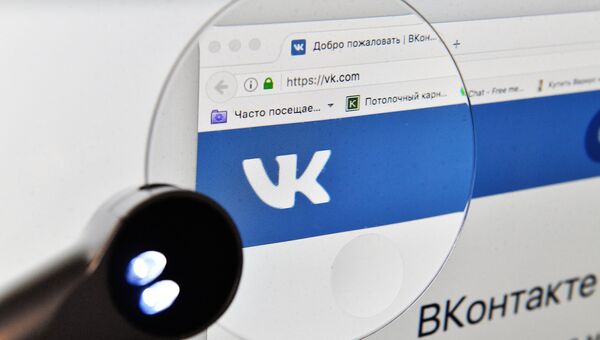 Страница социальной сети Вконтакте на экране компьютера. Архивное фото