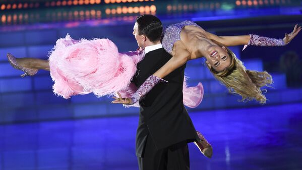 Арунас Бижокас и Катюша Демидова (США) выступают на шоу Звездный Дуэт - Легенды Танца! в Кремлевском Дворце в Москве