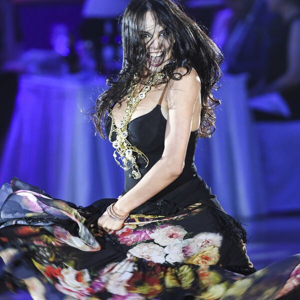 Мария Тзапташвили (Россия) выступает на шоу Звездный Дуэт - Легенды Танца! в Кремлевском Дворце в Москве