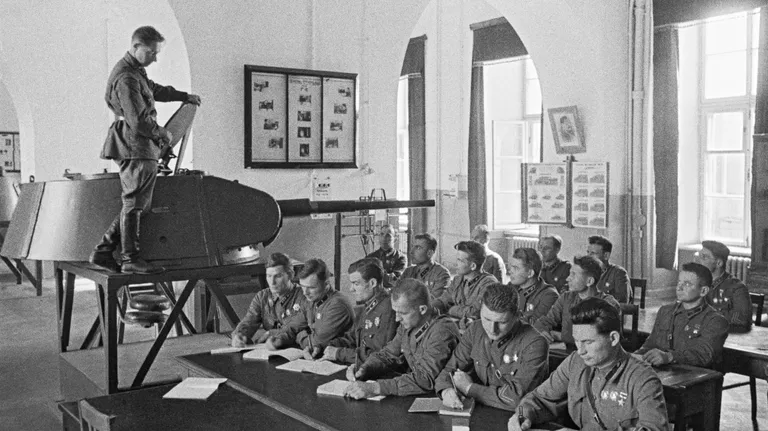 Выпускники Военной Академии им. Сталина Выпускники Военной Академии им. Сталина