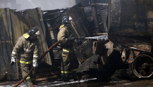 Сгоревший склад с горюче-смазочными материалами в Ярославле. 9 июня 2017