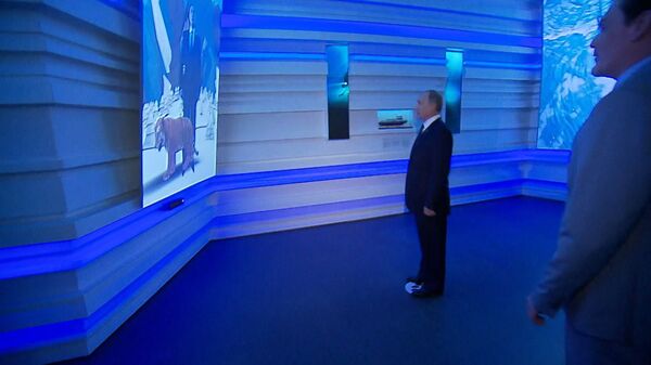 Путин встретил виртуального амурского тигра в павильоне РФ на ЭКСПО-2017 Путин встретил виртуального амурского тигра в павильоне РФ на ЭКСПО-2017