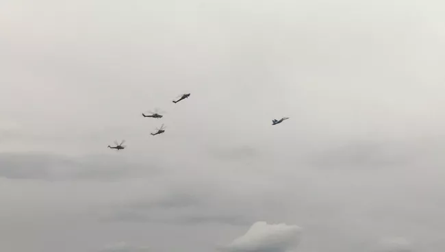 Совместный пролет Су-30СМ и Ночных охотников на шоу в честь 25-летия Беркутов