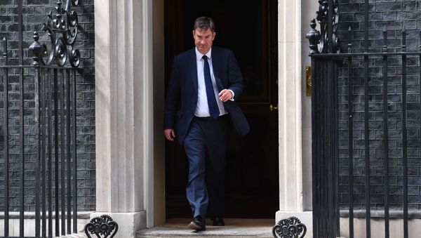 Политик британской консервативной партии Дэвид Гоук покидает Даунинг-стрит в центре Лондона. 11 июня 2017