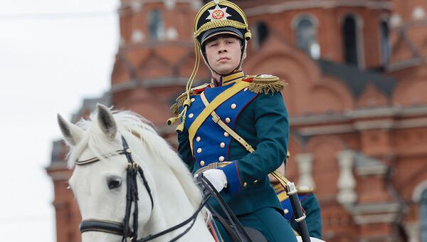 Церемония развода конных и пеших караулов Президентского полка РФ в рамках празднования Дня России в Туле