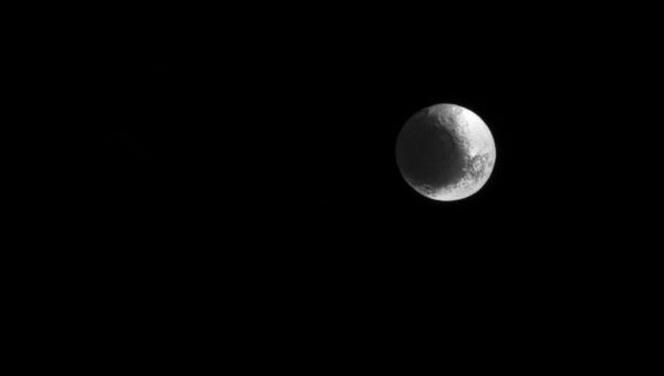 Япет, черно-белая луна Сатурна
