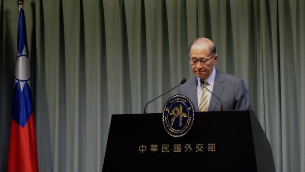 Министр иностранных дел Тайваня Дэвид Ли на пресс-конференции в Тайбэе. 13 июня 2017
