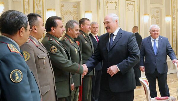 Президент Белоруссии Александр Лукашенко во время встречи с руководителями оборонных ведомств государств-членов ОДКБ в Минске. 13 июня 2017
