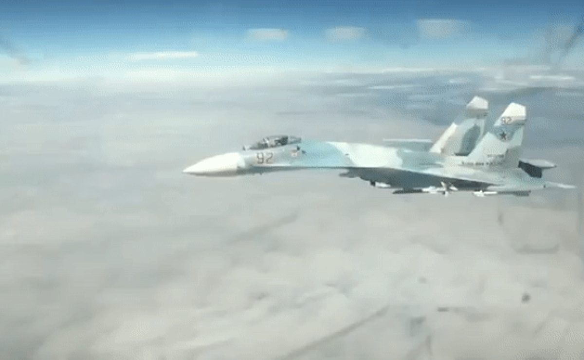 В сети появилось видео перехвата американских самолетов российским Су-27
