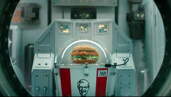 Кадр из ролика компании KFC о запуске бургера в космос