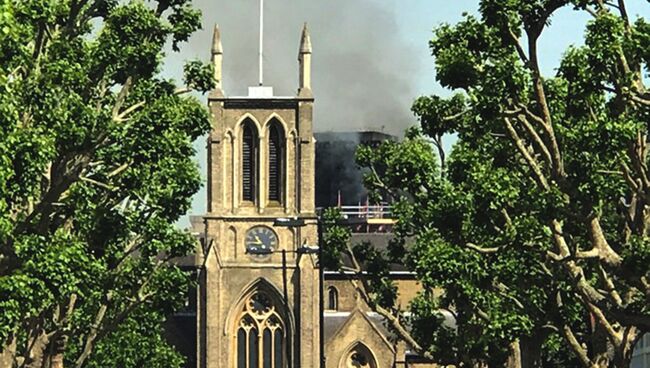 Пожар в 24-этажном жилом доме Grenfell Tower в Лондоне