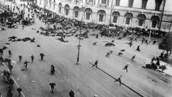 Расстрел войсками Временного правительства мирной демонстрации рабочих, солдат и матросов, проходившей под лозунгом Вся власть Советам. 1917 год