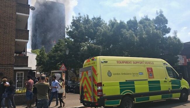 Пожар в 24-этажном жилом доме Grenfell Tower в Лондоне