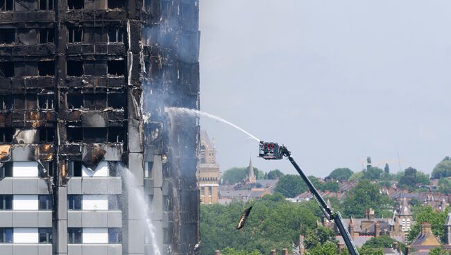 Пожар в многоэтажном жилом доме на западе Лондона