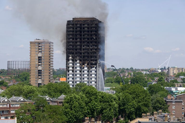 Пожар в 24-этажном жилом доме Grenfell Tower в Лондоне Пожар в 24-этажном жилом доме Grenfell Tower в Лондоне