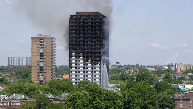 Пожар в 24-этажном жилом доме Grenfell Tower в Лондоне