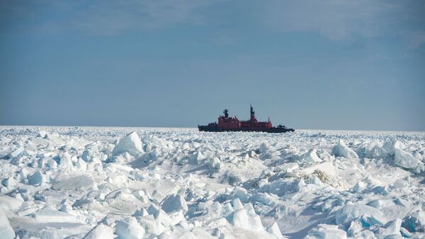 Атомный ледокол Ямал во время арктической экспедиции