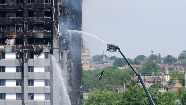 Пожар в многоэтажном доме Grenfell Tower в Лондоне. 14 июня 2017