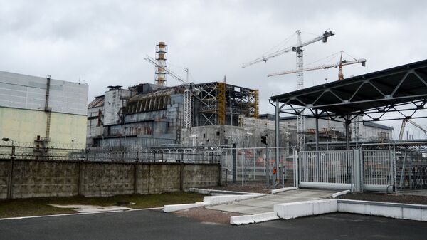 Саркофаг над четвертым энергоблоком Чернобыльской АЭС. Архивное фото