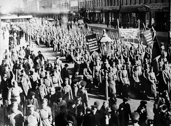 Демонстрация в Петрограде с требованием свержения Временного правительства и передачи власти Советам. 1917 год