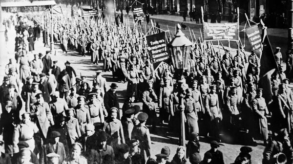Демонстрация в Петрограде с требованием свержения Временного правительства и передачи власти Советам. 1917 год