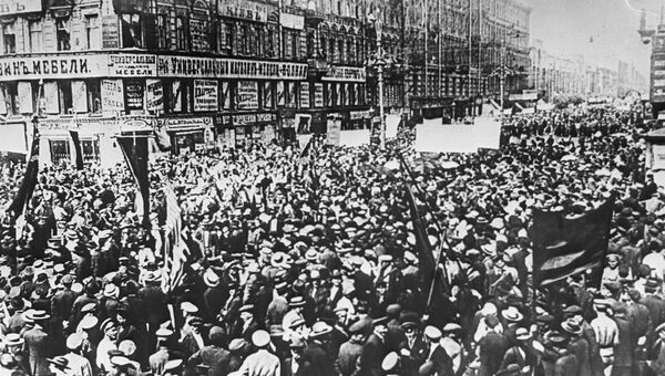 Демонстрация трудящихся Петрограда. 1917 год