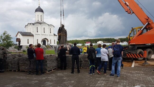 Установка памятника Ивану III под Калугой