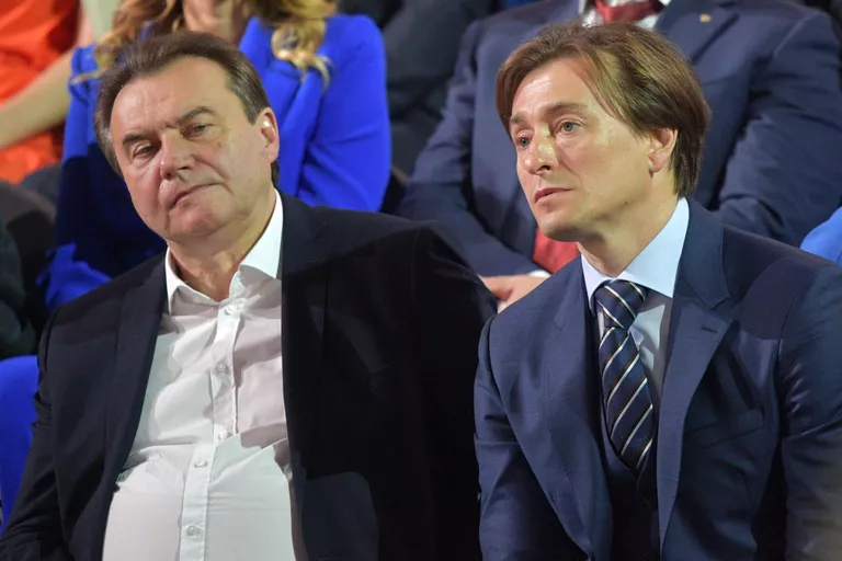 Алексей Учитель и Сергей Безруков в основной студии московского Гостиного двора во время ежегодной специальной программы Прямая линия с Владимиром Путиным. 15 июня 2017 Алексей Учитель и Сергей Безруков в основной студии московского Гостиного двора во время ежегодной специальной программы Прямая линия с Владимиром Путиным. 15 июня 2017