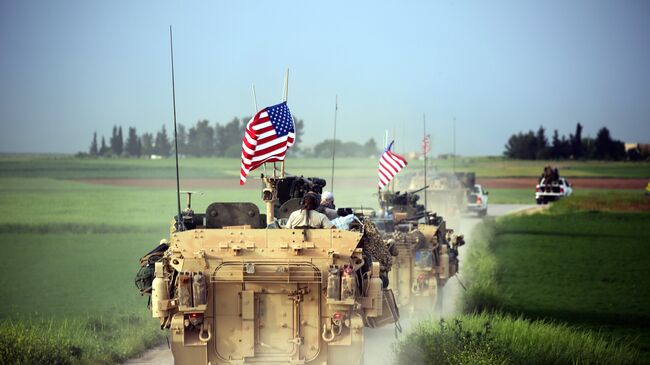 Военные США занимают позиции возле деревни Дарбасия, Сирия. Архивное фото