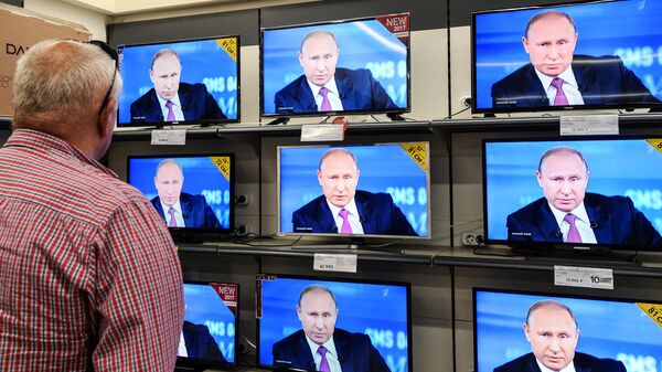 Трансляция прямой линии с Владимиром Путиным в Великом Новгороде. Архивное фото
