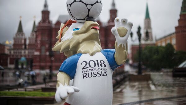 Официальный талисман Чемпионата мира по футболу 2018 и Кубка Конфедераций 2017 на Манежной площади в Москве