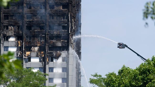 Пожар в многоэтажном жилом доме на западе Лондона