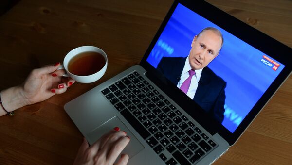 Трансляция Прямой линии с Владимиром Путиным. Архивное фото