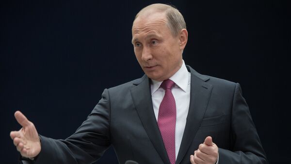 Владимир Путин отвечает на вопросы журналистов после ежегодной Прямой линии. Июнь 2017