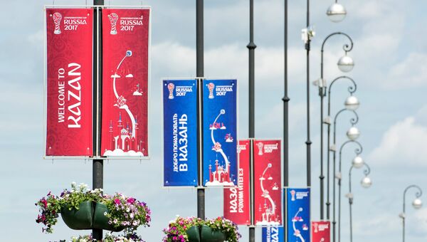Баннеры с символикой Кубка конфедераций FIFA 2017 на одной из улиц в Казани. Архивное фото