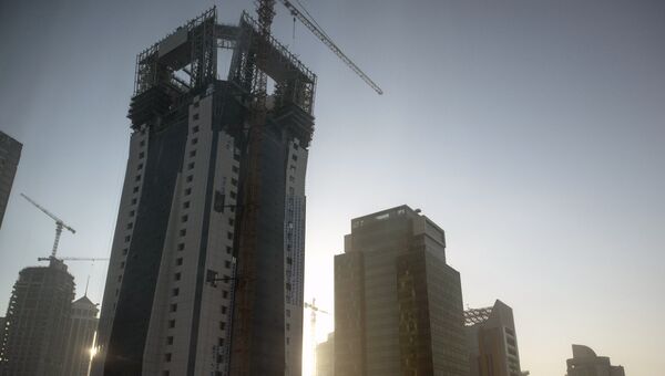 Строящиеся небоскребы в столице Катара Дохе. Архивное фото