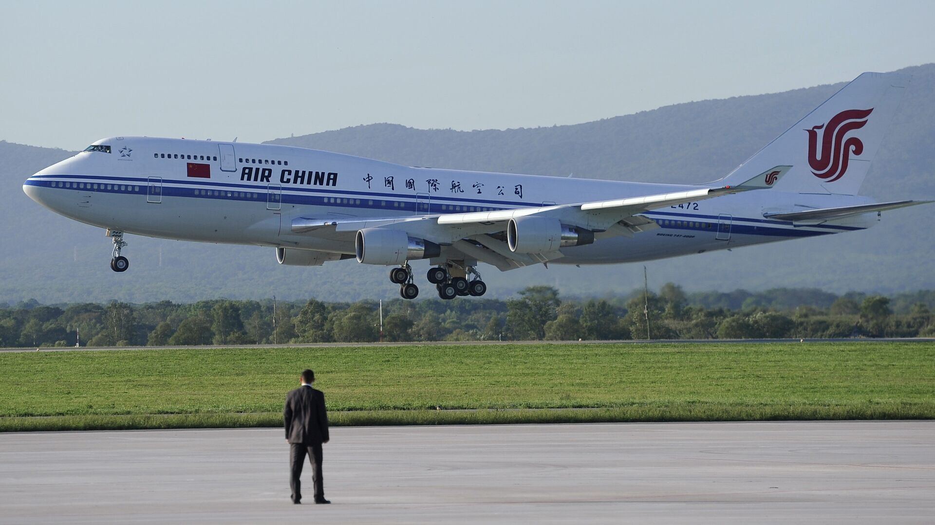 Самолет авиакомпании Air China в аэропорту Владивостока - РИА Новости, 1920, 05.07.2022