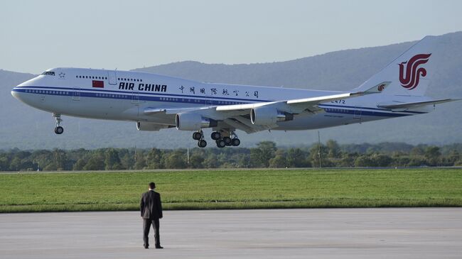Самолет авиакомпании Air China в аэропорту Владивостока